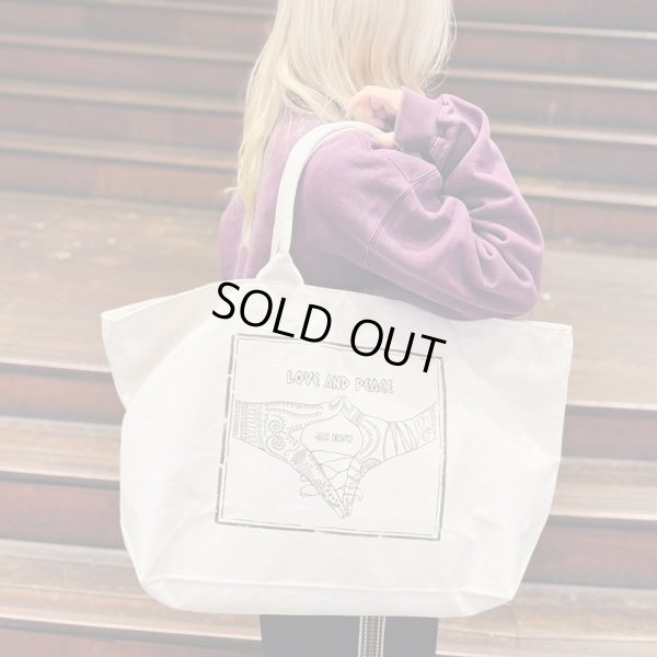 画像13: PeeTee. (ピーティー) “LOVE AND PEACE ZIP TOTE” (13)