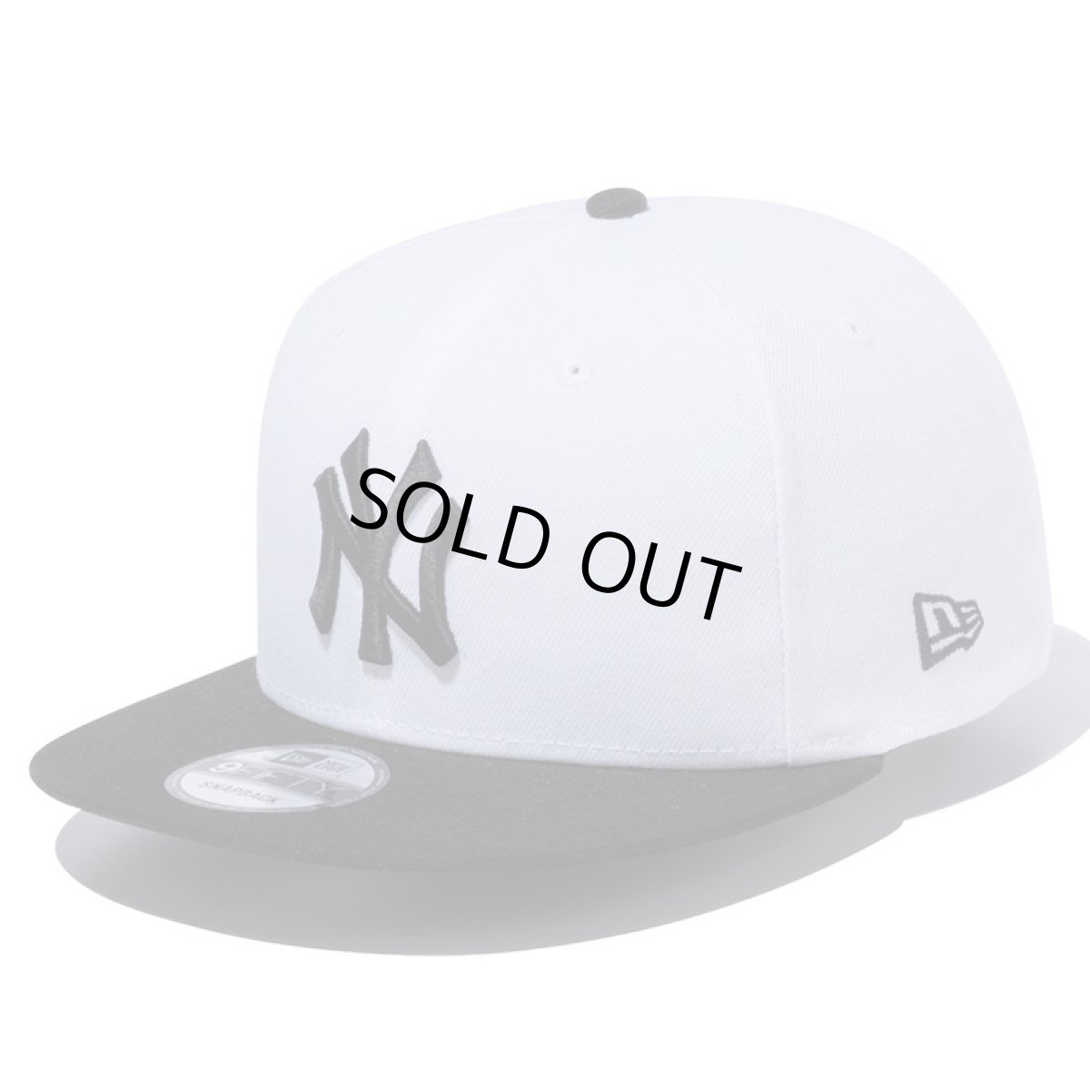 画像1: NEWERA（ニューエラ）“9FIFTY ニューヨーク・ヤンキース ホワイト × ブラック ブラックバイザー” (1)