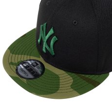 画像4: 【2026.02.06再入荷】NEWERA（ニューエラ）“9FIFTY ニューヨーク・ヤンキース ブラック × ホリーリーフ ウッドランドカモバイザー” (4)