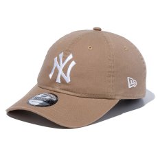画像1: NEWERA（ニューエラ）“9TWENTY ニューヨーク・ヤンキース ウォッシュドコットン カーキ × ホワイト” (1)