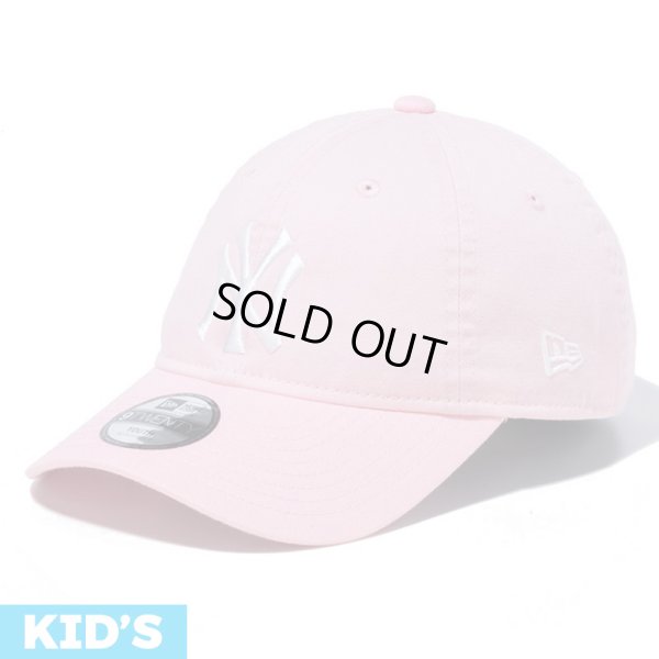 画像1: 【キッズ】NEWERA（ニューエラ）“Youth 9TWENTY ニューヨーク・ヤンキース ピンク × ホワイト” (1)