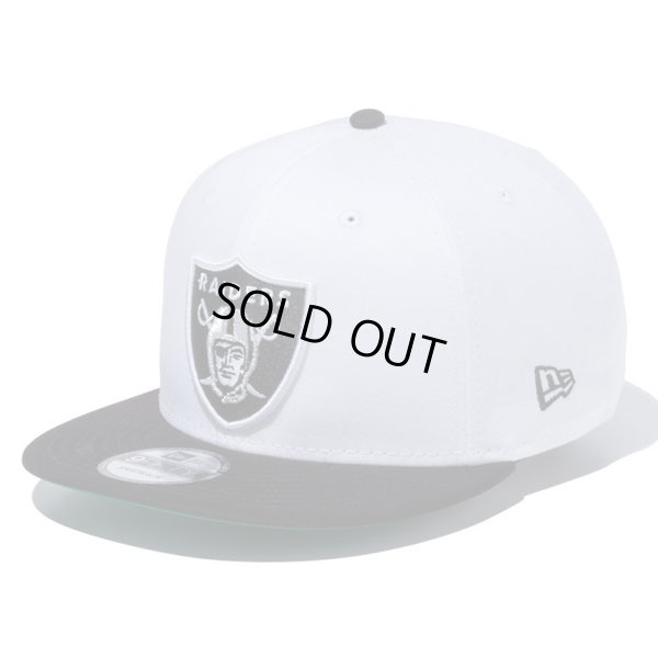 画像2: NEWERA（ニューエラ）“9FIFTY ラスベガス・レイダースシールドロゴ ホワイト × ブラック ブラックバイザー” (2)