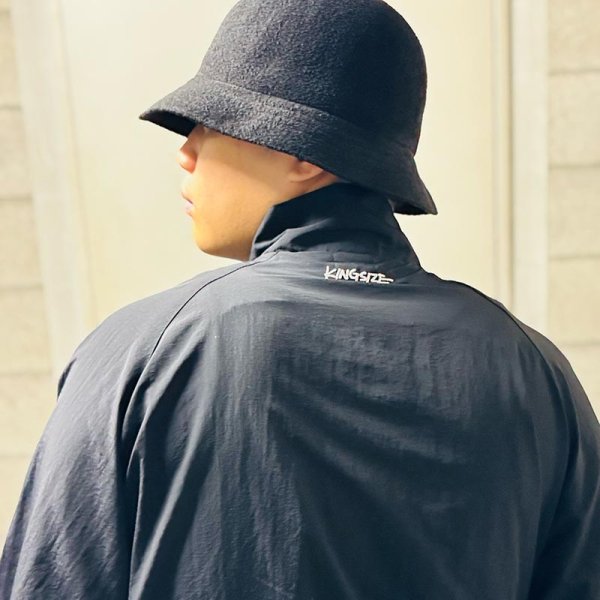 画像15: 【2025.09.26再入荷】KINGSIZE（キングサイズ）“MAIN LOGO NYLON JACKET” (15)