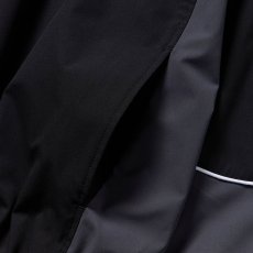 画像6: NEWERA（ニューエラ）“オーバーサイズド パイピング トラックジャケット ブラック/グレー | パフォーマンスアパレル” (6)