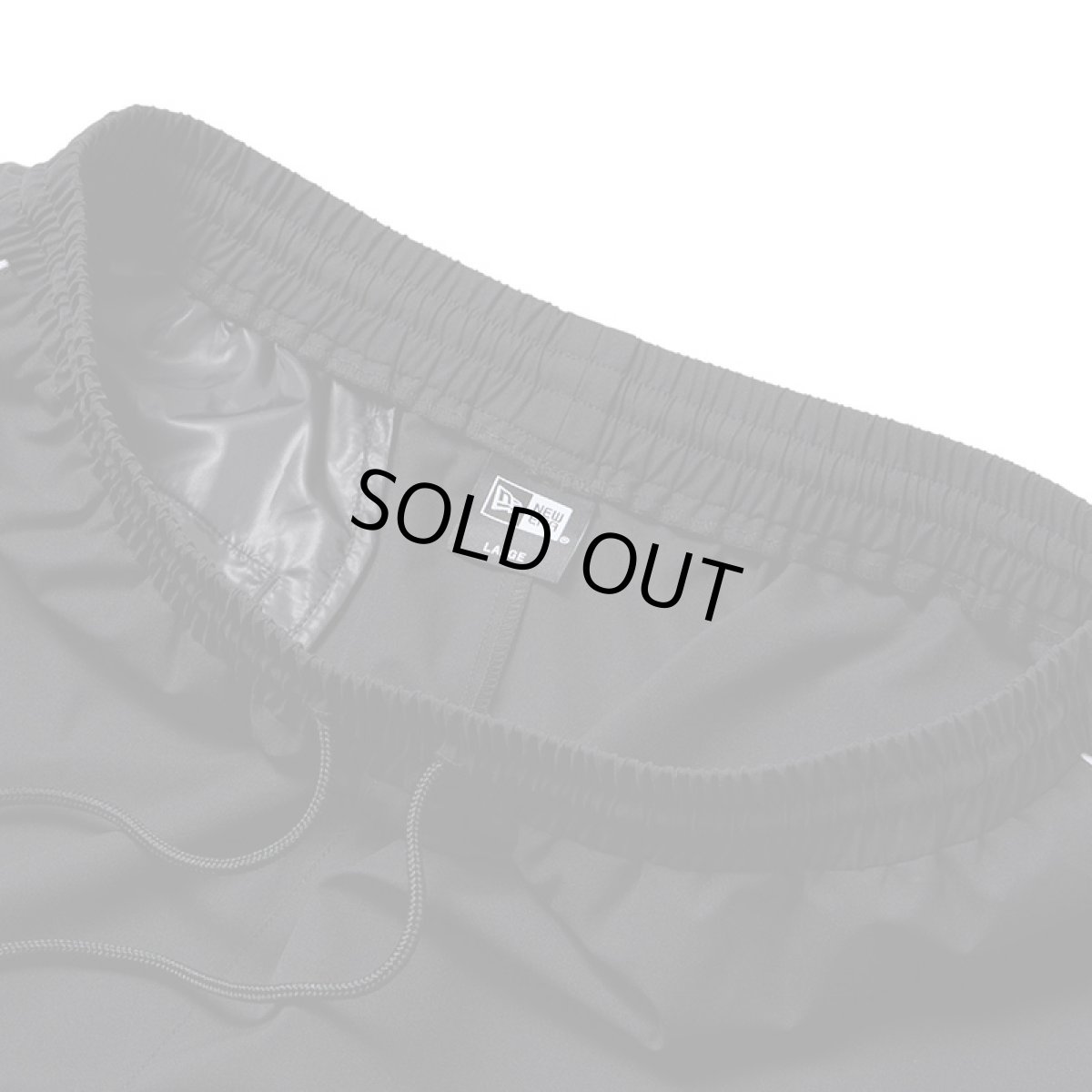 画像7: NEWERA（ニューエラ）“オーバーサイズド パイピング トラックパンツ ブラック/グレー | パフォーマンスアパレル” (7)