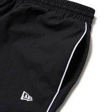 画像4: NEWERA（ニューエラ）“オーバーサイズド パイピング トラックパンツ ブラック/グレー | パフォーマンスアパレル” (4)