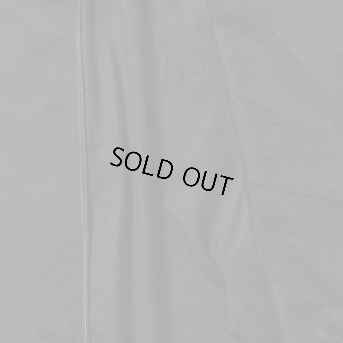 画像8: NEWERA（ニューエラ）“オーバーサイズド パイピング トラックジャケット ブラック/グレー | パフォーマンスアパレル” (8)