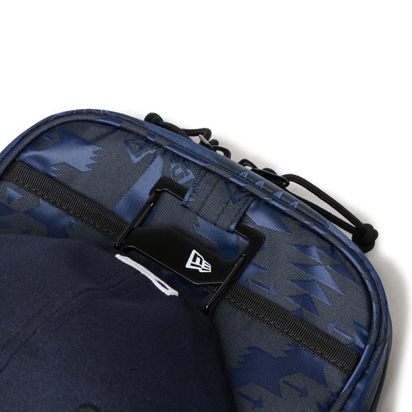 画像13: NEWERA（ニューエラ） “スクエア ショルダーポーチ 1.5L Pendleton ペンドルトン ネイビー” (13)