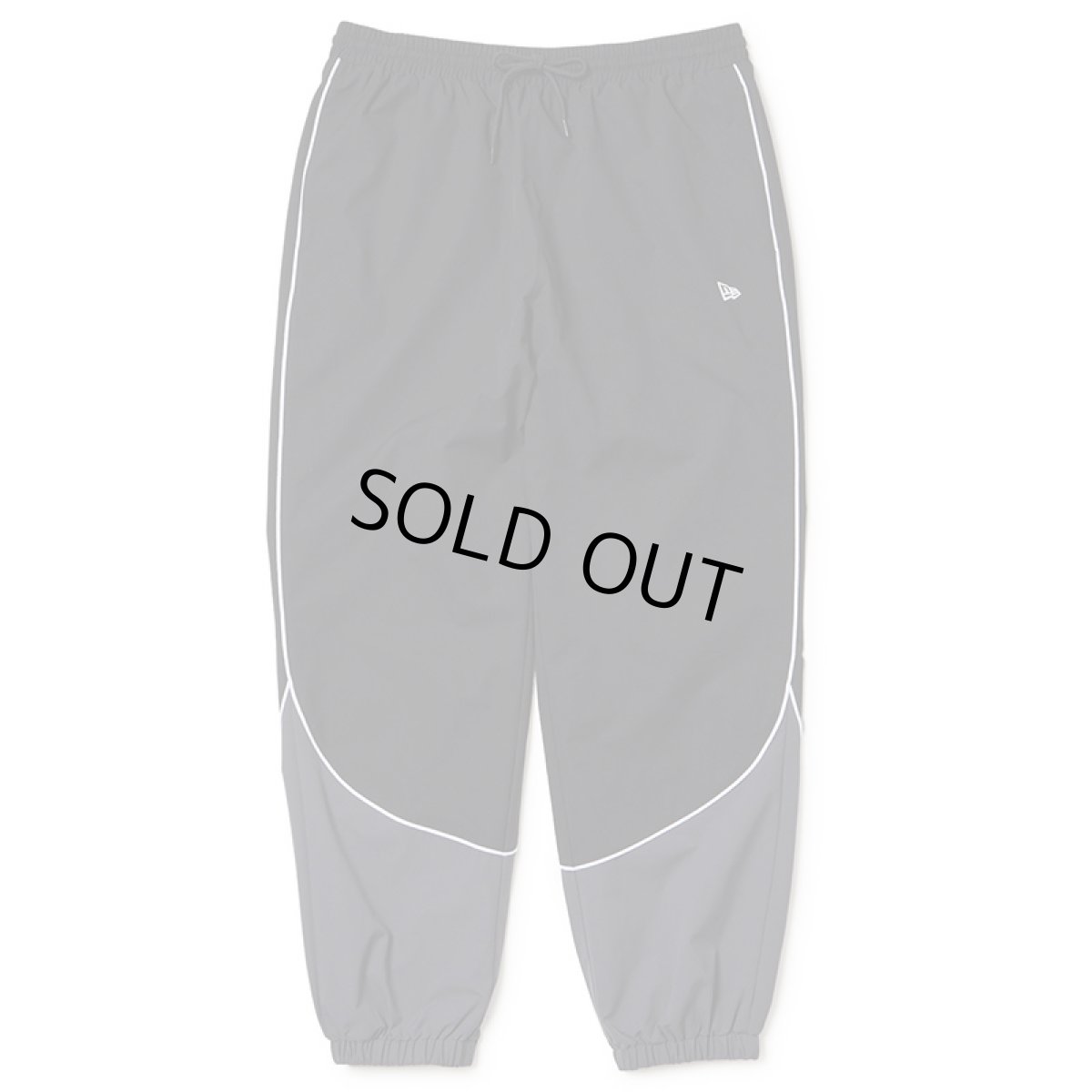 画像1: NEWERA（ニューエラ）“オーバーサイズド パイピング トラックパンツ ブラック/グレー | パフォーマンスアパレル” (1)