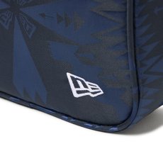画像11: NEWERA（ニューエラ） “スクエア ショルダーポーチ 1.5L Pendleton ペンドルトン ネイビー” (11)