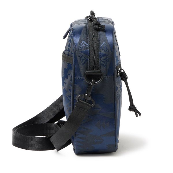 画像4: NEWERA（ニューエラ） “スクエア ショルダーポーチ 1.5L Pendleton ペンドルトン ネイビー” (4)