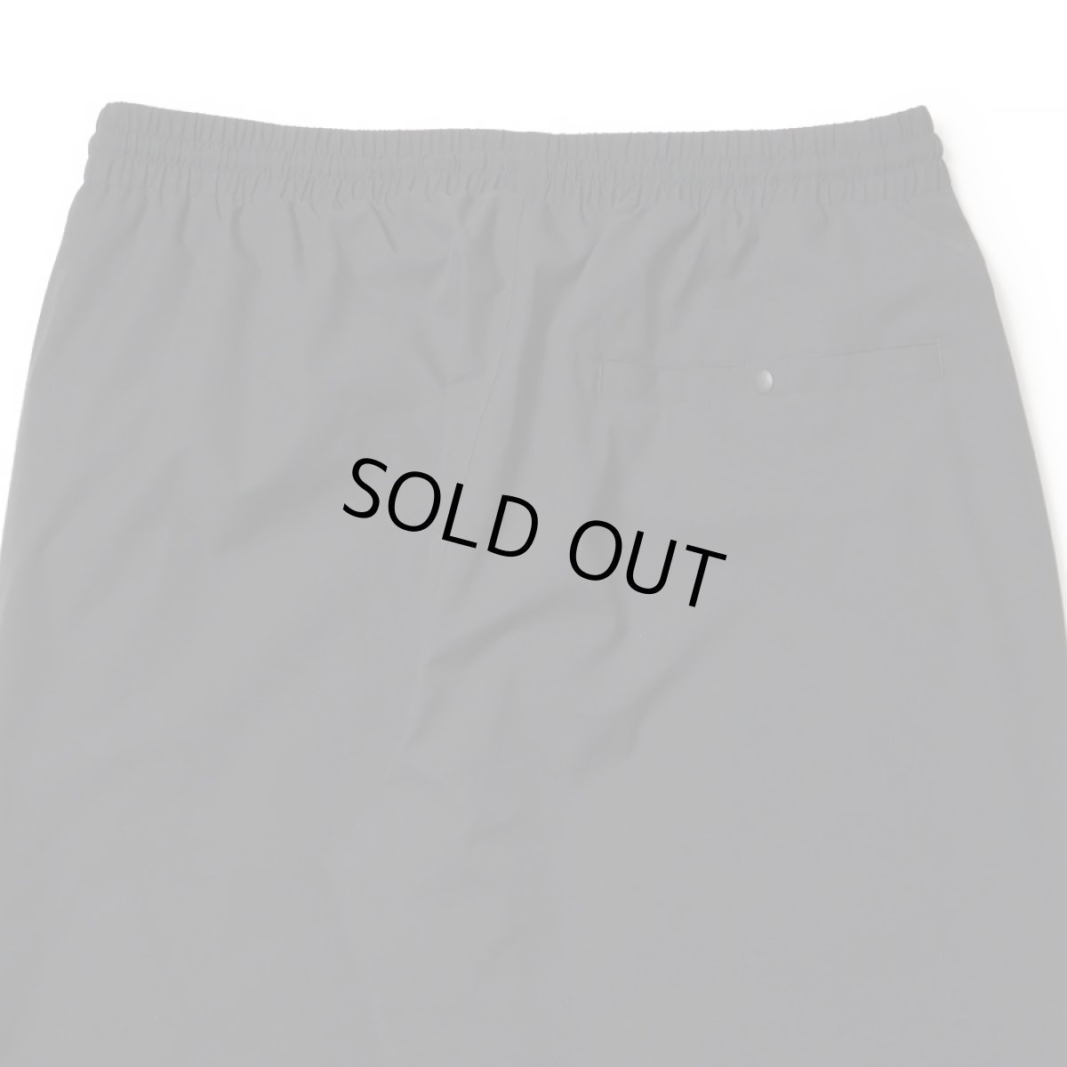 画像5: NEWERA（ニューエラ）“オーバーサイズド パイピング トラックパンツ ブラック/グレー | パフォーマンスアパレル” (5)