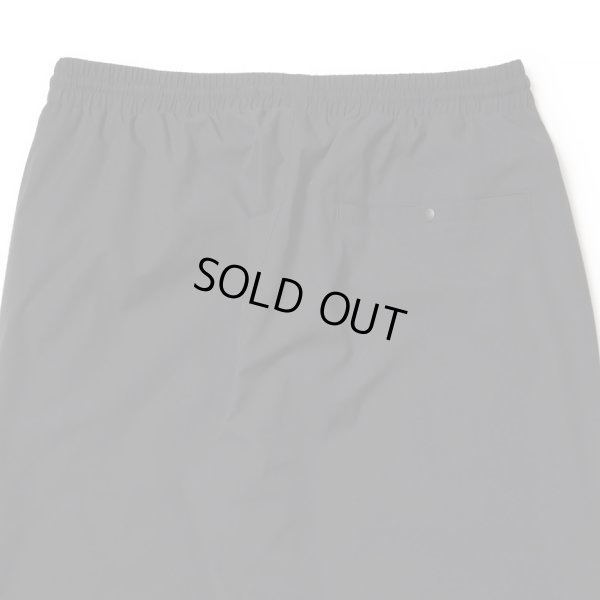 画像5: NEWERA（ニューエラ）“オーバーサイズド パイピング トラックパンツ ブラック/グレー | パフォーマンスアパレル” (5)