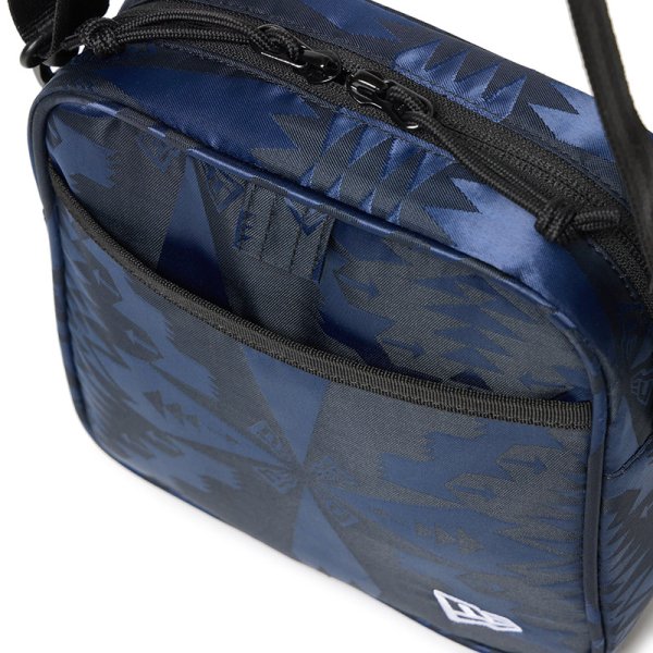 画像7: NEWERA（ニューエラ） “スクエア ショルダーポーチ 1.5L Pendleton ペンドルトン ネイビー” (7)
