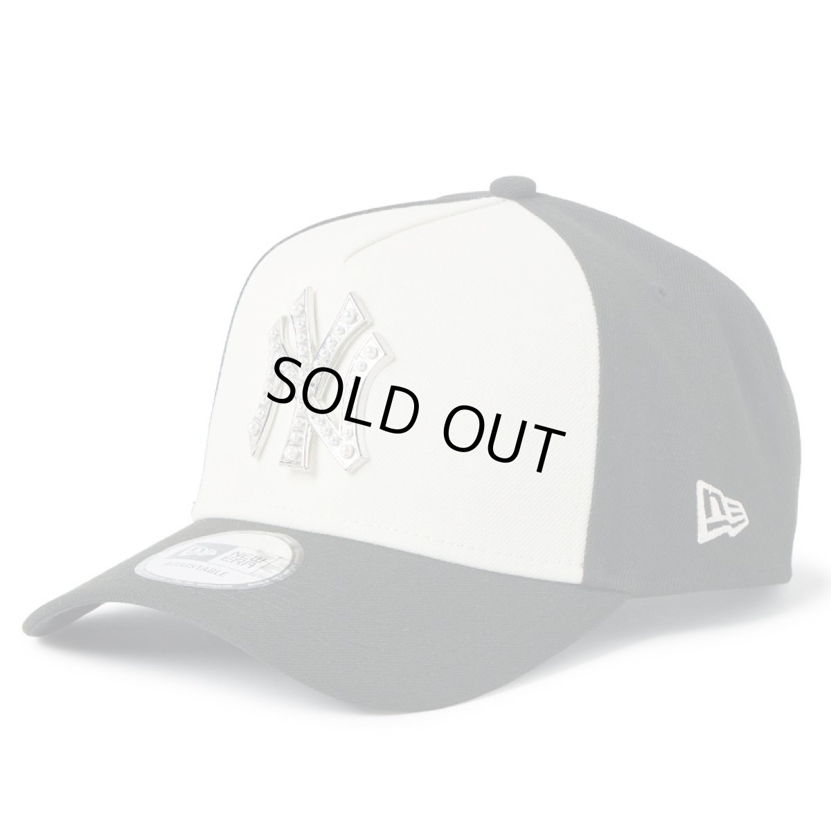 画像1: NEWERA（ニューエラ）“9FORTY A-Frame MLB パール バッジ Pearl Badge ニューヨーク・ヤンキース ブラック/クロームホワイト” (1)