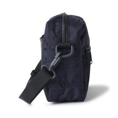 画像3: NEWERA（ニューエラ） “ショルダーポーチ ラージ 2L ネイビーペイズリー” (3)