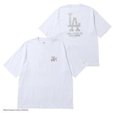 画像1: NEWERA（ニューエラ）“半袖 オーバーサイズド コットン Tシャツ HAJIME SORAYAMA ロサンゼルス・ドジャース TPU+グリッタープリント ホワイト” (1)