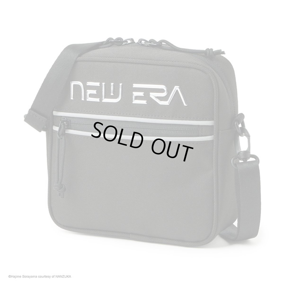 画像1: NEWERA（ニューエラ） “スクエア ショルダーポーチ 1.5L HAJIME SORAYAMA TPUロゴ ブラック” (1)