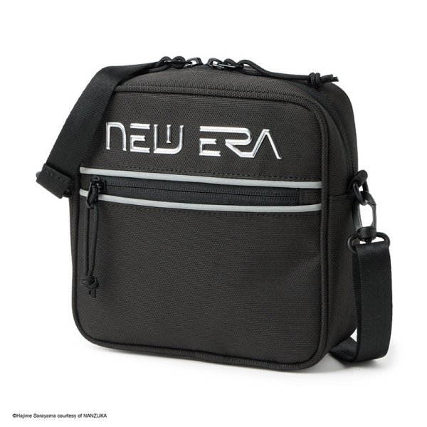 画像1: NEWERA（ニューエラ） “スクエア ショルダーポーチ 1.5L HAJIME SORAYAMA TPUロゴ ブラック” (1)
