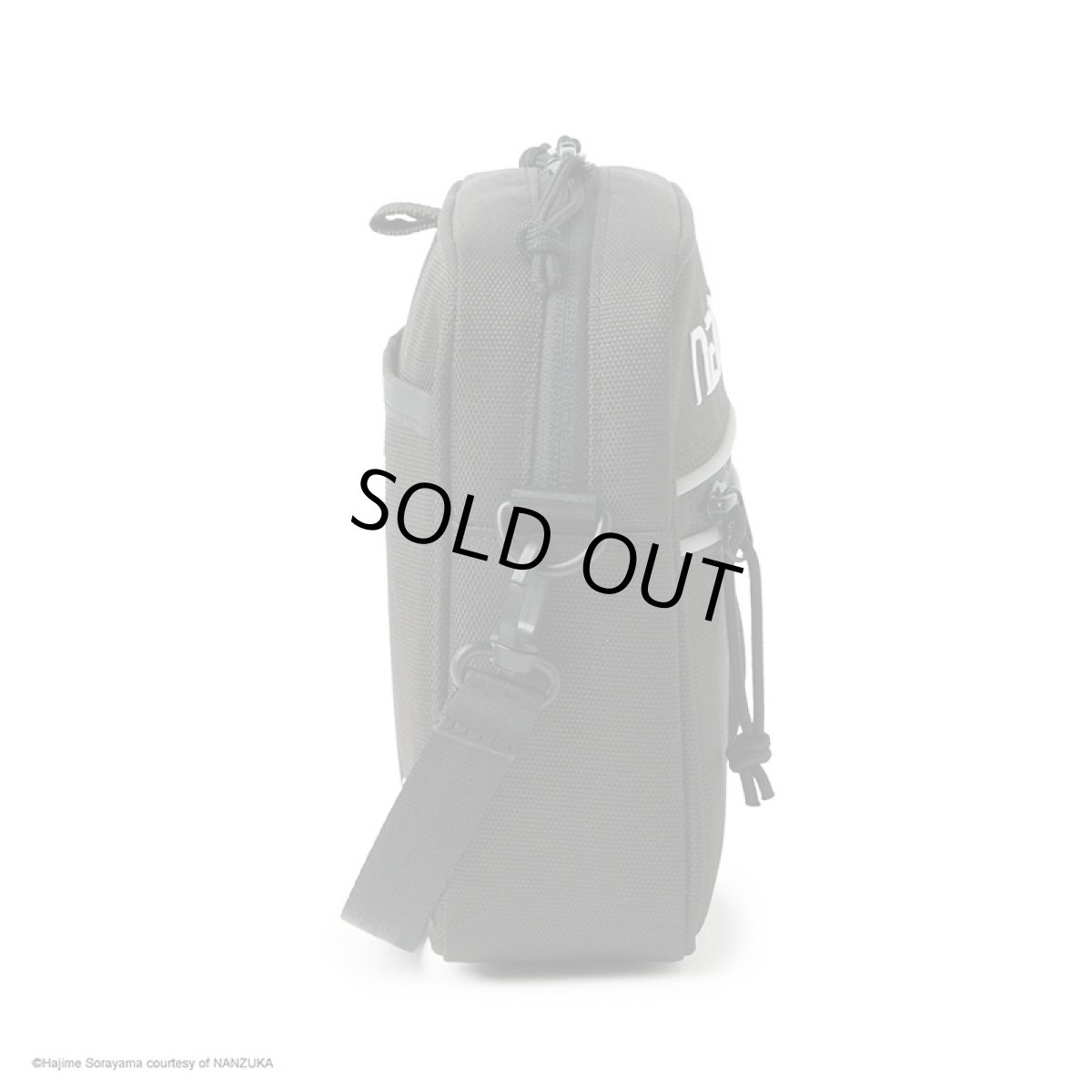 画像4: NEWERA（ニューエラ） “スクエア ショルダーポーチ 1.5L HAJIME SORAYAMA TPUロゴ ブラック” (4)