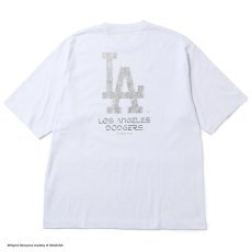 画像3: NEWERA（ニューエラ）“半袖 オーバーサイズド コットン Tシャツ HAJIME SORAYAMA ロサンゼルス・ドジャース TPU+グリッタープリント ホワイト” (3)
