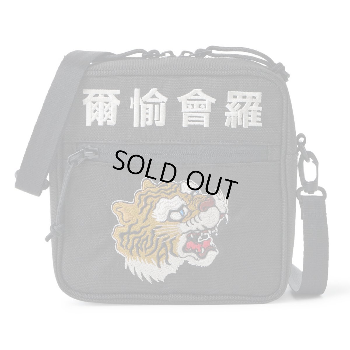 画像2: NEWERA（ニューエラ） “スクエアショルダーポーチ 1.5L kansaï yamamoto 虎 爾愉會羅 ブラック” (2)