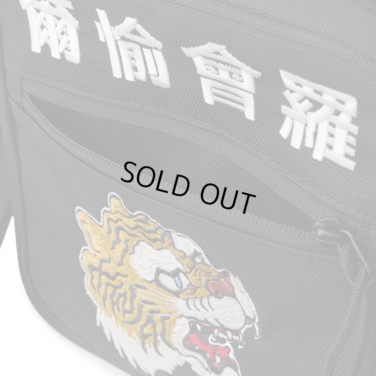 画像7: NEWERA（ニューエラ） “スクエアショルダーポーチ 1.5L kansaï yamamoto 虎 爾愉會羅 ブラック” (7)