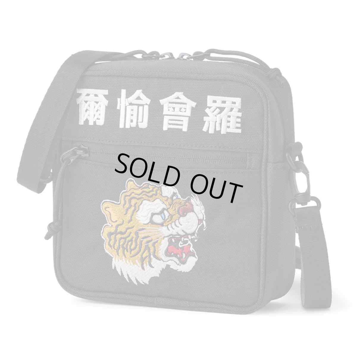 画像1: NEWERA（ニューエラ） “スクエアショルダーポーチ 1.5L kansaï yamamoto 虎 爾愉會羅 ブラック” (1)