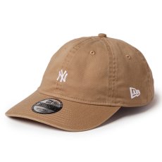 画像1: NEWERA（ニューエラ）“9TWENTY ウォッシュドコットン Mini Logo ニューヨーク・ヤンキース カーキ/ホワイト” (1)