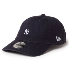 画像1: NEWERA（ニューエラ）“9TWENTY ウォッシュドコットン Mini Logo ニューヨーク・ヤンキース ネイビー/ホワイト” (1)