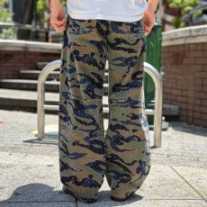 画像16: KINGSIZE（キングサイズ）“DAMAGE CAMO BARREL PANTS” (16)