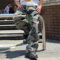 画像14: KINGSIZE（キングサイズ）“DAMAGE CAMO BARREL PANTS” (14)