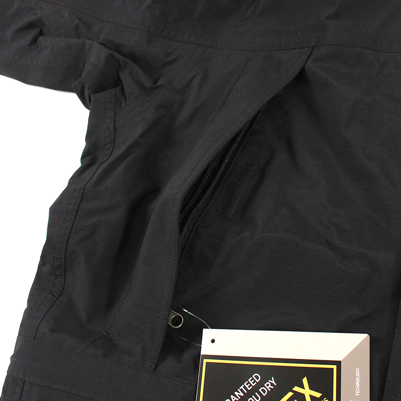 THE NORTH FACE(ザノースフェイス)“MOUNTAIN LIGHT JACKET